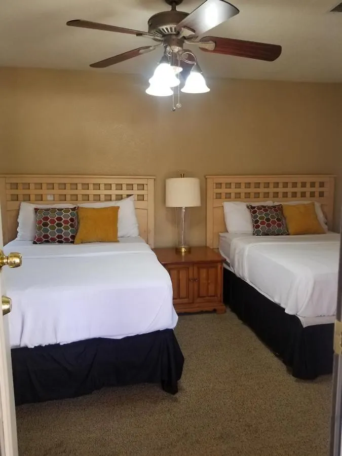 Close To Strip, Very Private, Gated, Huge Floorplan, Wifi, Washer&Dryer Las Vegas Holiday home