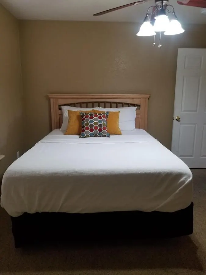 Holiday home Close To Strip, Very Private, Gated, Huge Floorplan, Wifi, Washer&Dryer Las Vegas United States