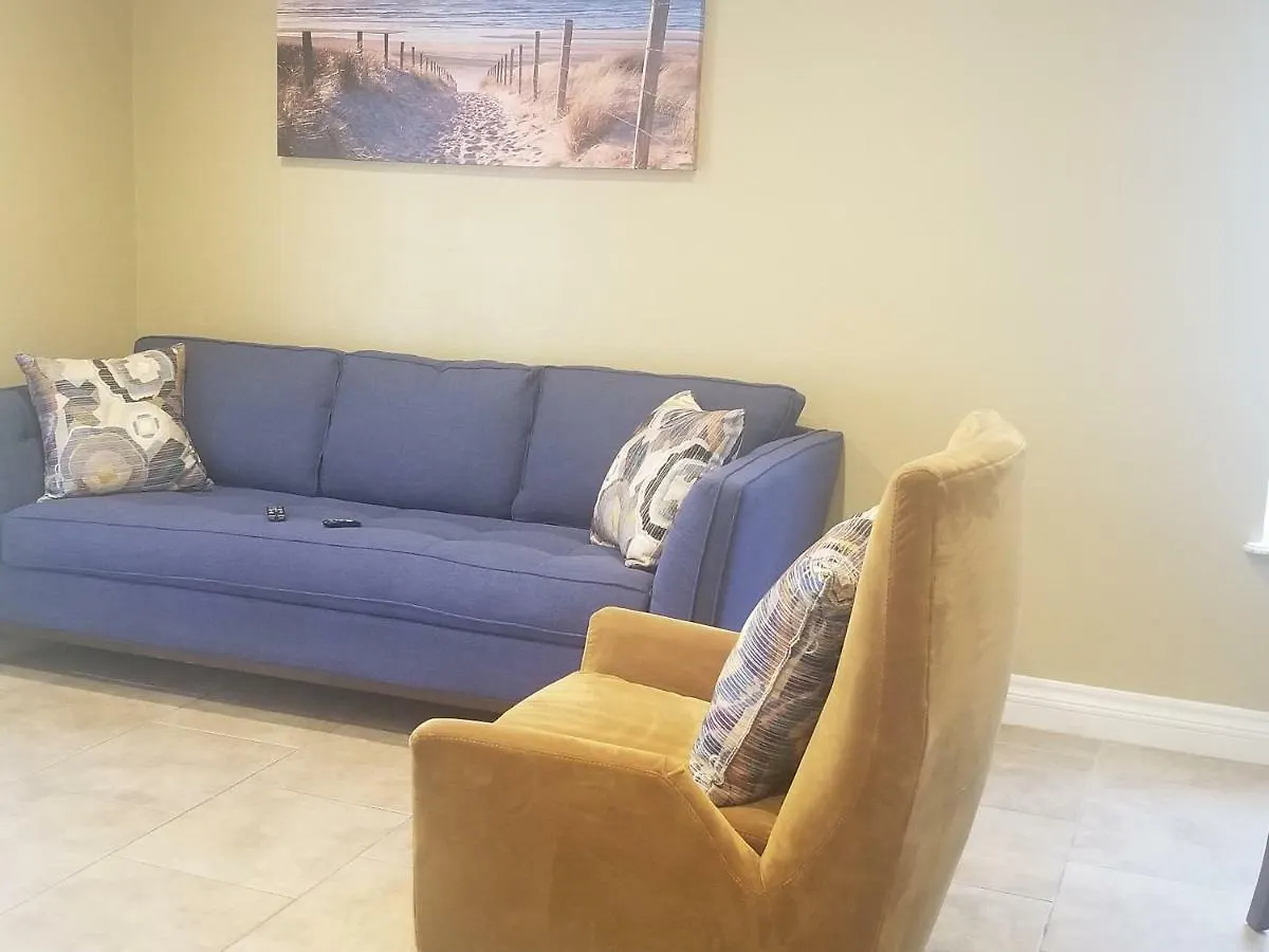 Close To Strip, Very Private, Gated, Huge Floorplan, Wifi, Washer&Dryer Las Vegas Holiday home