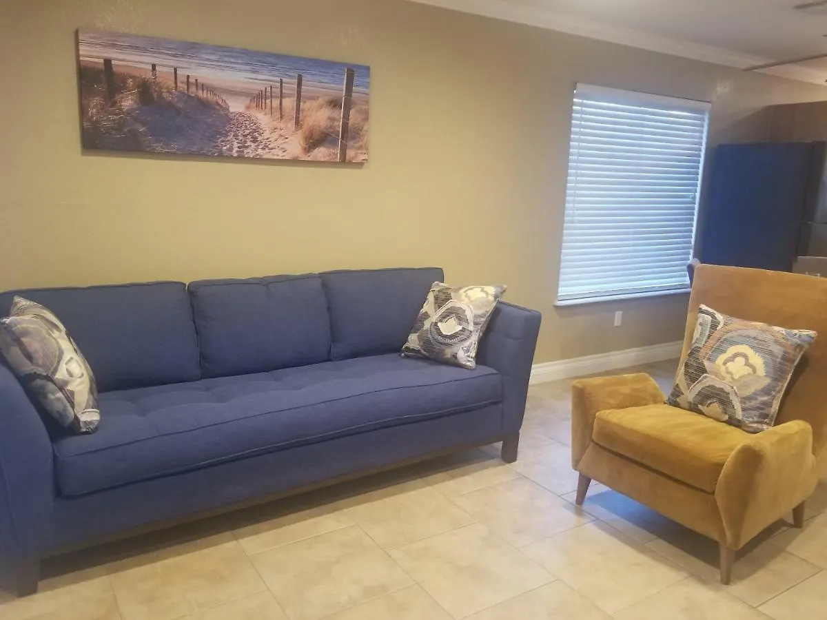 Holiday home Close To Strip, Very Private, Gated, Huge Floorplan, Wifi, Washer&Dryer Las Vegas